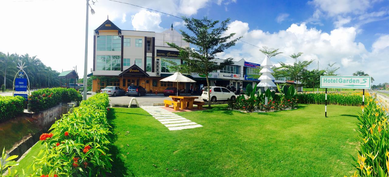 Semerah Garden Hotel Pontian Kecil Bagian luar foto